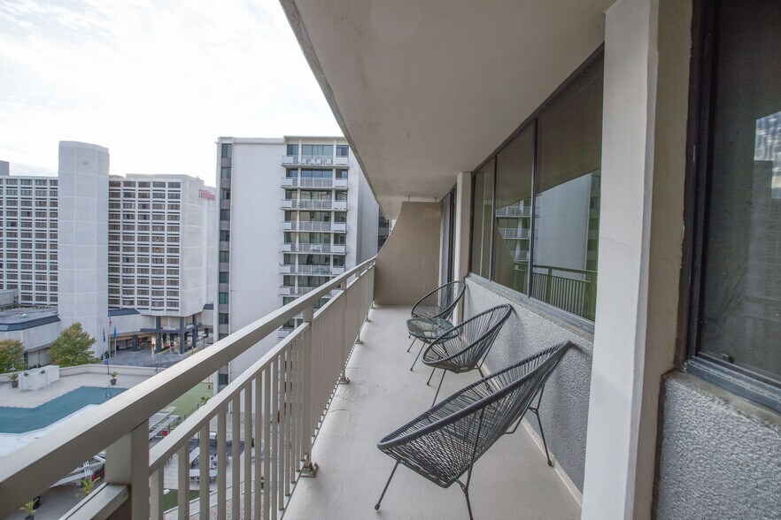 Building Photo - 320 23rd St S