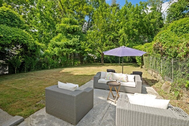 Building Photo - 25 Maple Ave