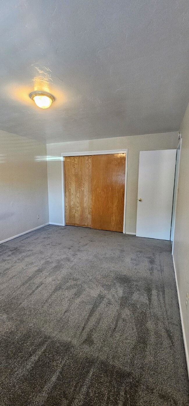 Building Photo - Enchanting & Sunlit Upstairs Unit – Recent...