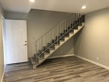 Building Photo - "Charming Burbank 2-Bed, 2-Bath Oasis on North Hollywood Way!"