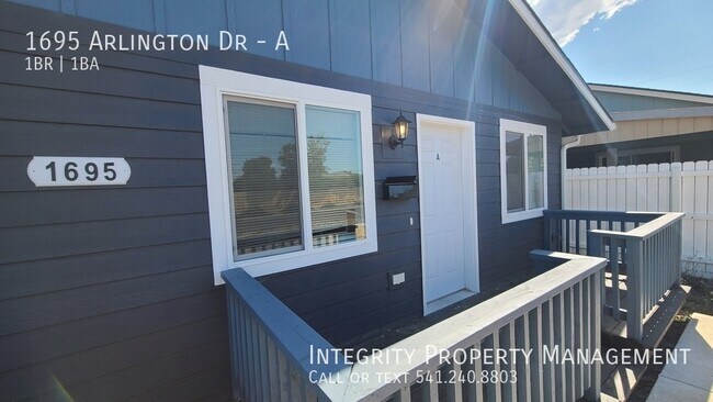 Building Photo - 1695 Arlington Dr
