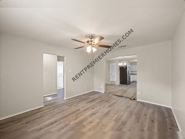 Building Photo - 2510 S Fielder Rd