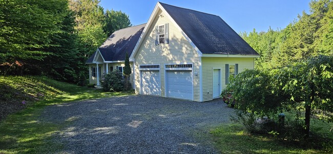 Building Photo - 104 Stoney Brook Rd.