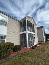 Building Photo - YOU NEED TO SEE THIS VIEW! Renovated 3 Bedroom/2 Bath 2nd FLOOR UNIT!