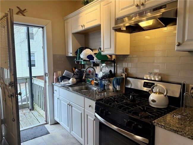 Building Photo - 157 Smith St