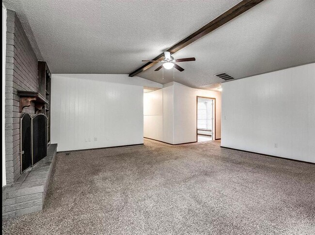 Building Photo - 721 Claremont Dr