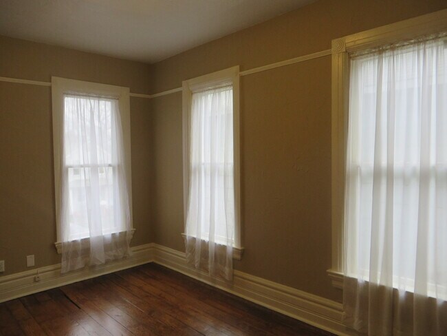 Building Photo - 1229 Swinney Ave