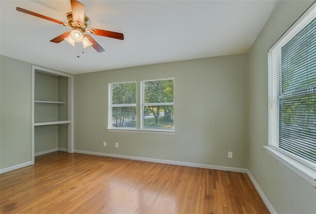 Building Photo - 3414 Hollywood Ave