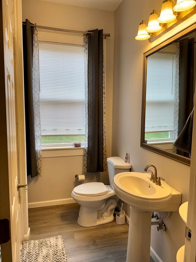 Building Photo - Charming Home in Pembroke with Yard & Storage