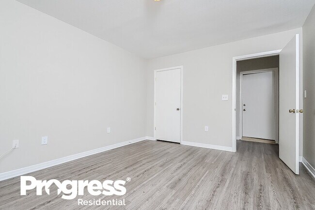 Building Photo - 3412 Groveview Dr
