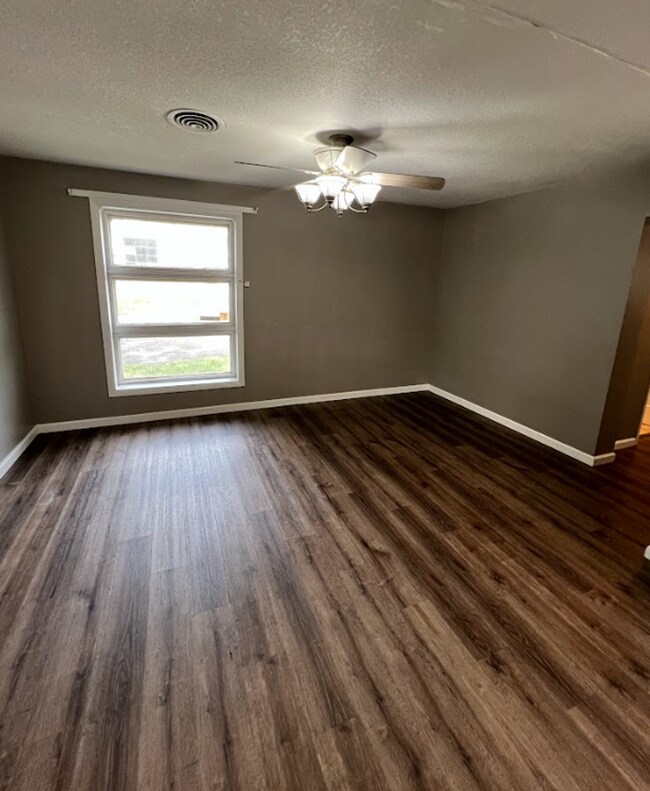 Building Photo - Schedule a Showing Today!!!