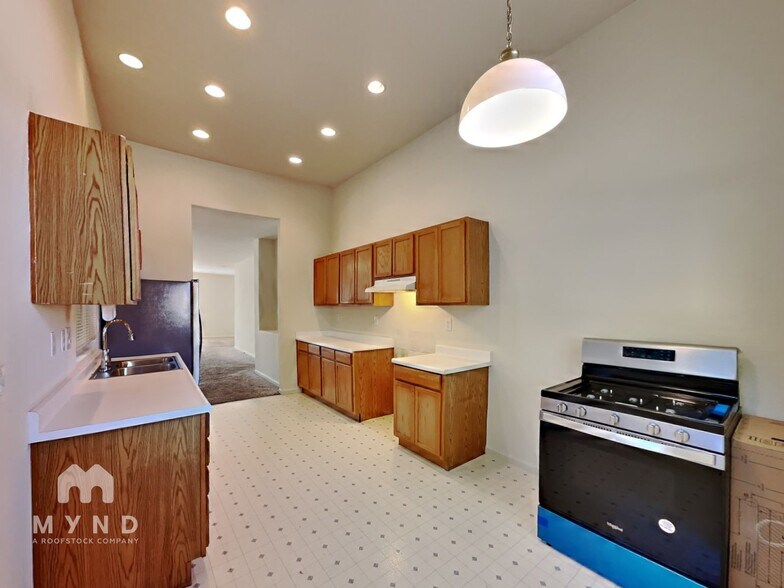 Building Photo - 5518 Spandrell Cir