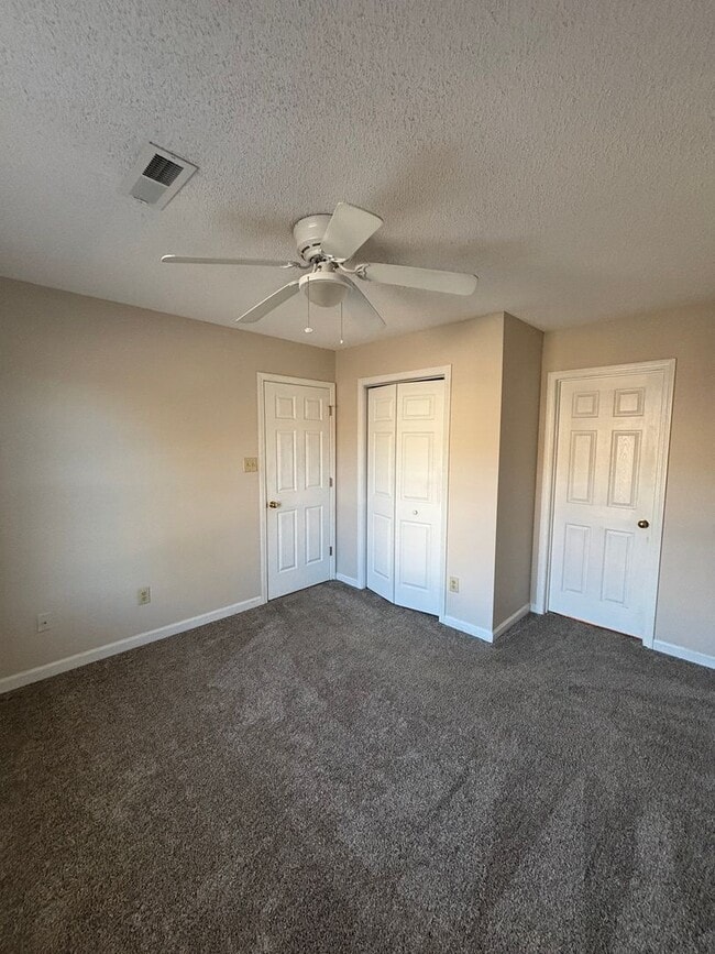 Building Photo - Cozy 3bd/2bth Condo in Powell - Minutes for UT & Downtown Knoxville!