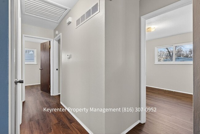 Building Photo - Spacious Florissant Home with Finished Basement & Bar