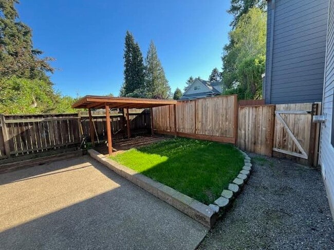 Building Photo - $500 Off first full month!!  3 Bedroom 2.5...