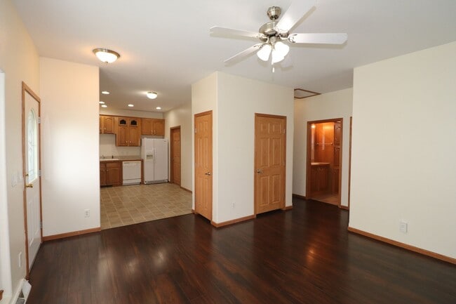 Building Photo - Spacious Home for rent!