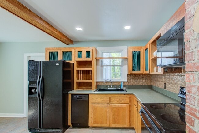 Building Photo - Renovated Home on Quiet Cul-De-Sac