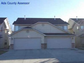 Building Photo - Dorothy2206