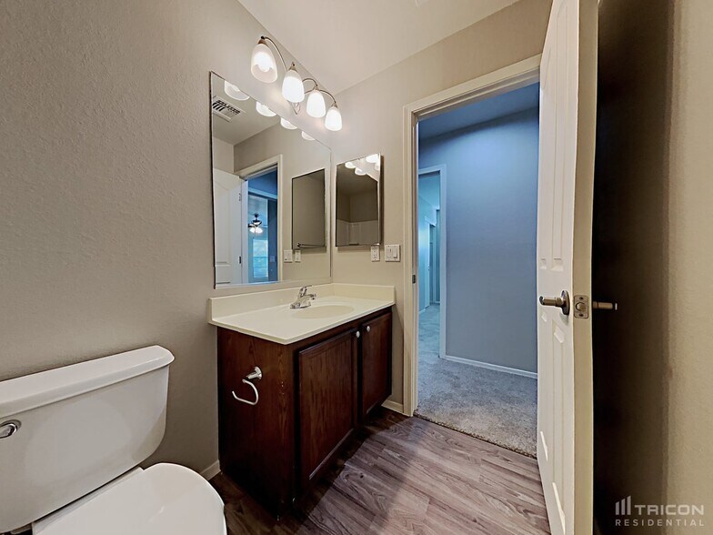 Building Photo - 40268 W Helen Ct