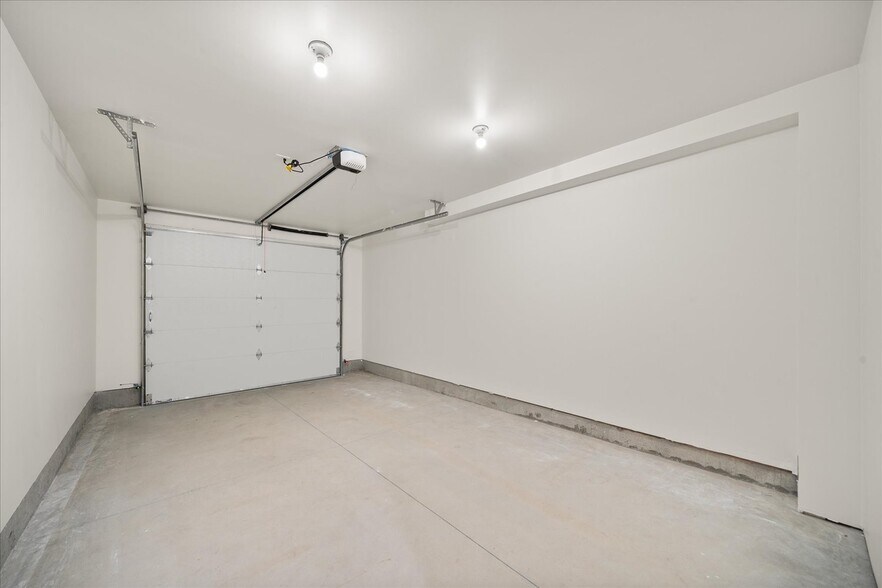 Building Photo - 3201 E 30th Ave