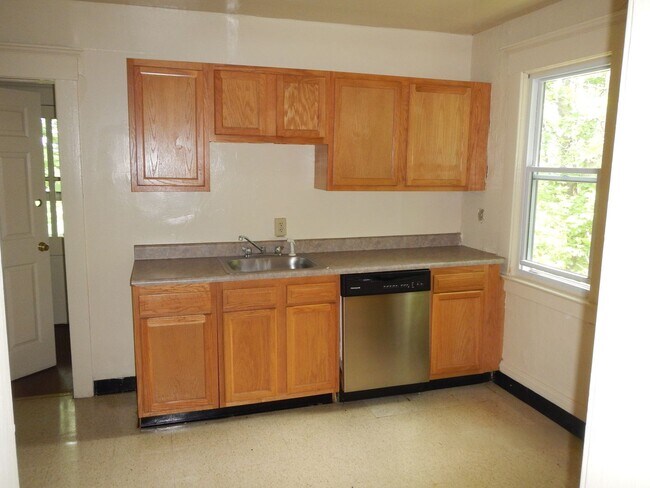 Building Photo - Four Bedroom Duplex with Great Park View 7...