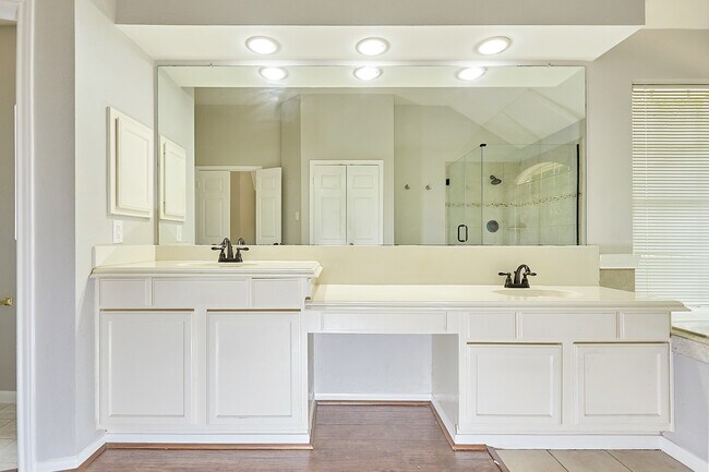 Building Photo - 6734 Wildacre Dr