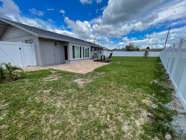 Building Photo - 1204 Harkness Way