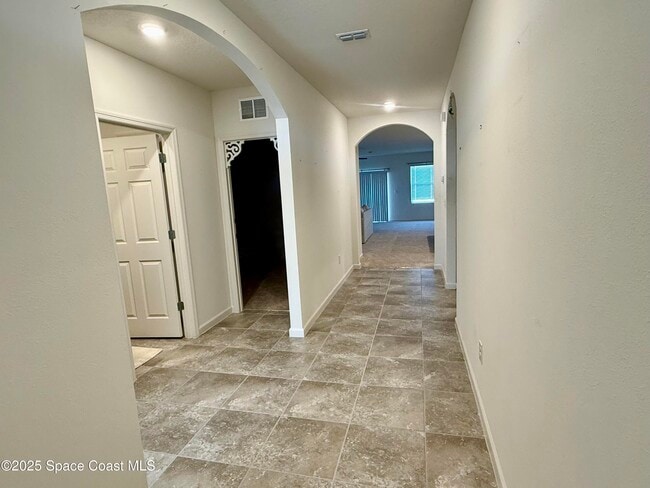 Building Photo - 135 Sorrento Dr