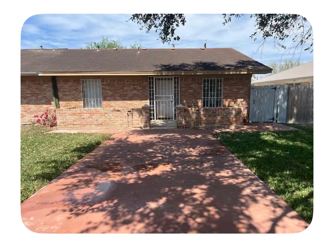 Building Photo - 605 E Upas Ave