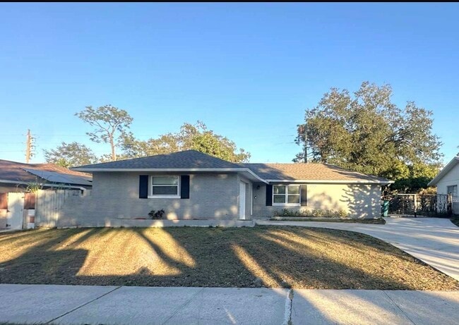 Building Photo - 520 S Perry St