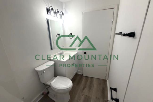 Building Photo - MOVE IN SPECIAL - Receive 1st month rent free with 13-month lease!