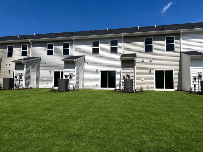 Building Photo - Beautiful 3 Bedroom 2.5 bath