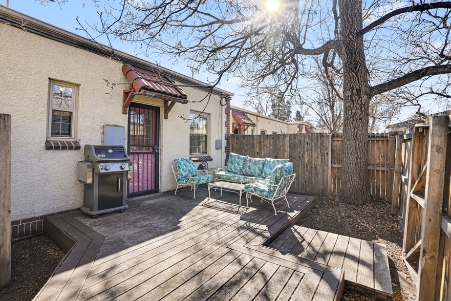 Private, fenced patio with mature shaded tree - 1409 Ivy St