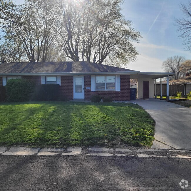 Building Photo - 140 High Forest Dr