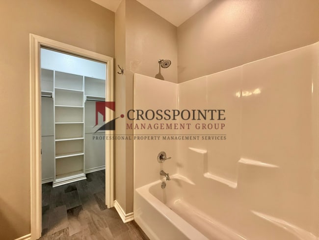 Building Photo - Tour Today! 2 bedroom 2 bathroom duplex in Tyler!