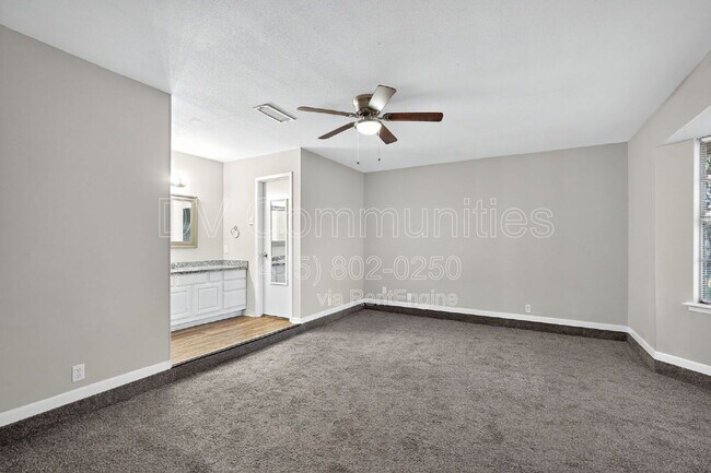 Building Photo - 15707 Lone Tree Dr