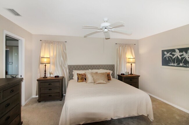 Building Photo - South Venice Annual Home For Rent