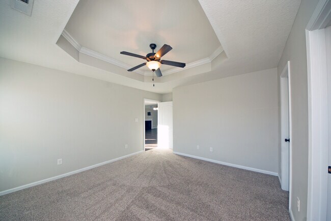 Building Photo - 300 Cadenza Ln