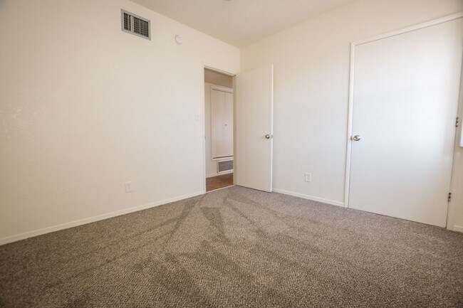 Building Photo - Charming Property Features 3 Bedrooms, 2 Baths, Central A/C!!