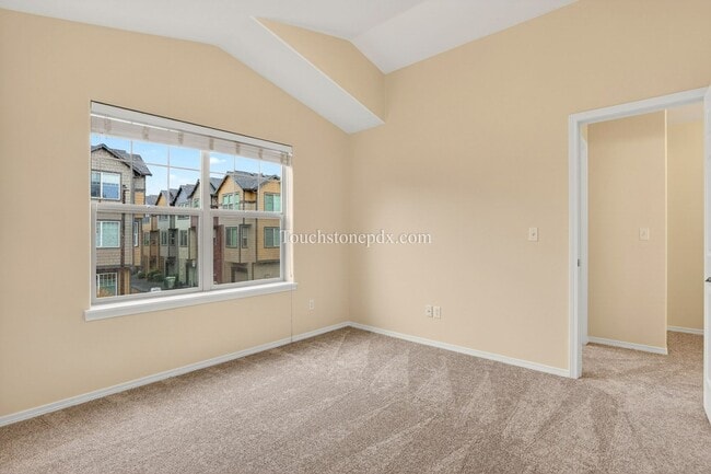 Building Photo - Freshly Updated 3BR Home in Beaverton