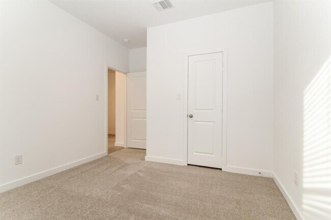 Building Photo - 1908 Ponderosa Pne Ln