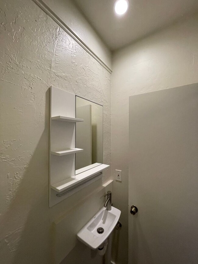 Building Photo - 8th &amp; Orient