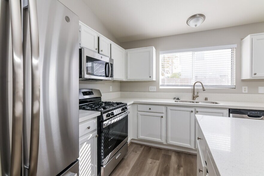 Building Photo - 2037 Madica Ave