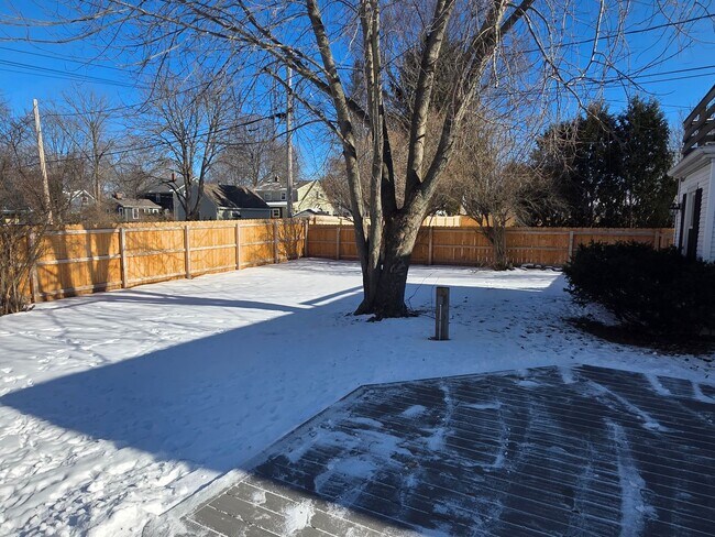 Building Photo - Updated 3-Bedroom Single- Family Home in Fox Point