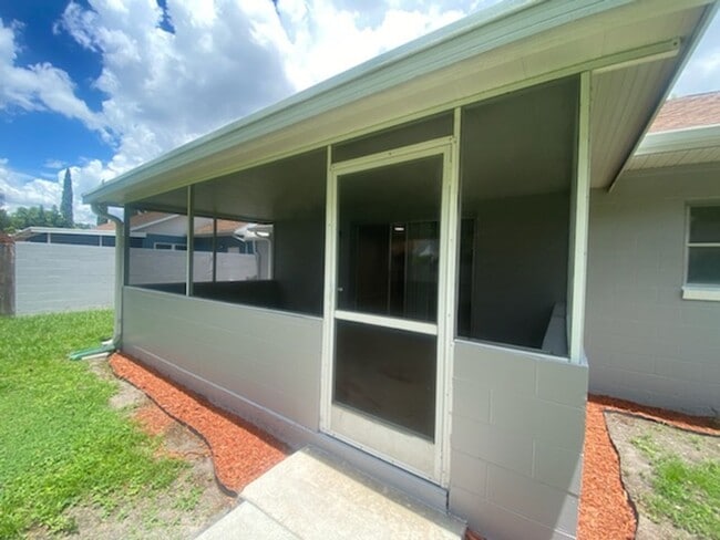 Building Photo - Southport Home
