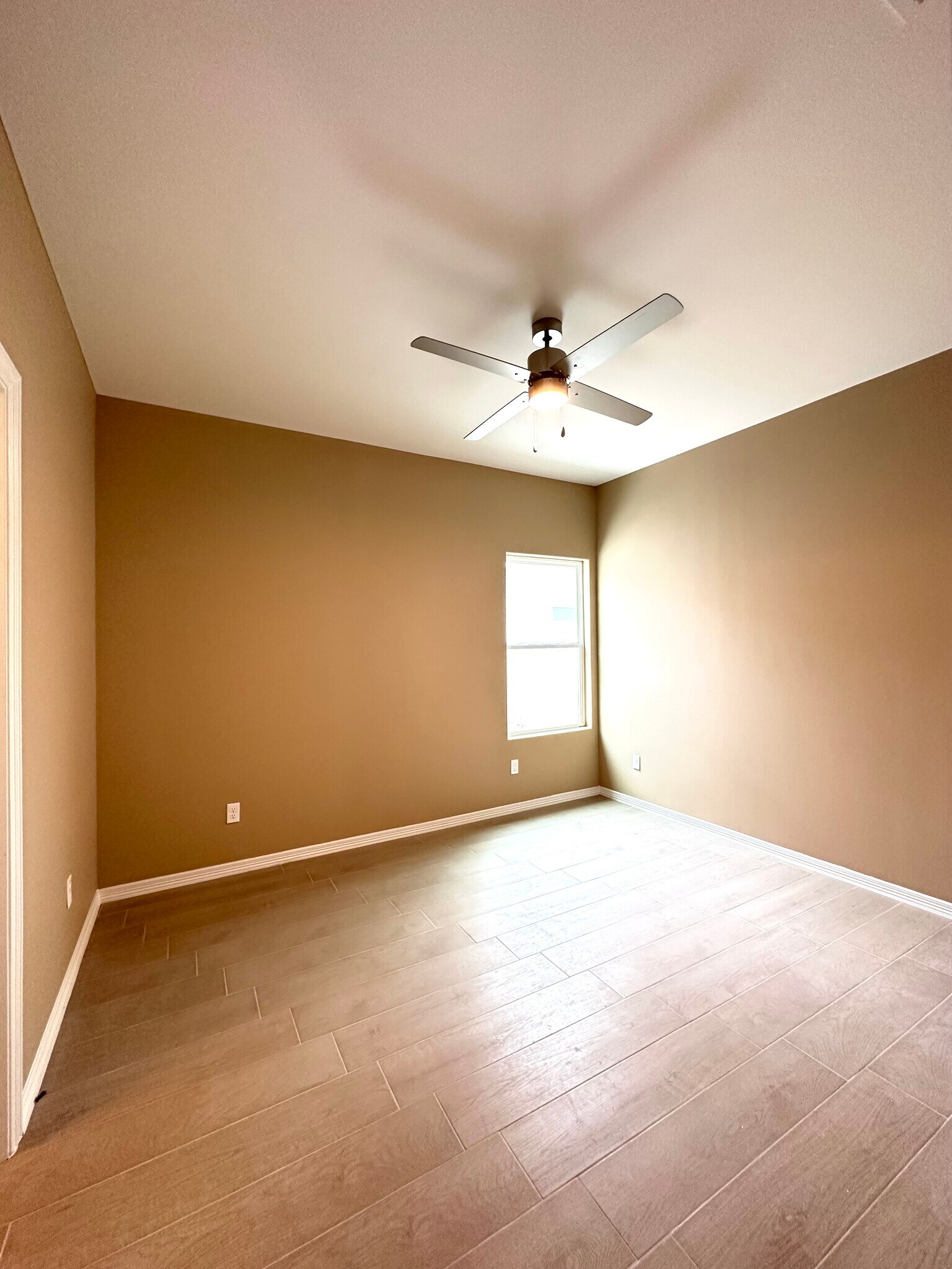 Building Photo - 2915 W Sandlewood St