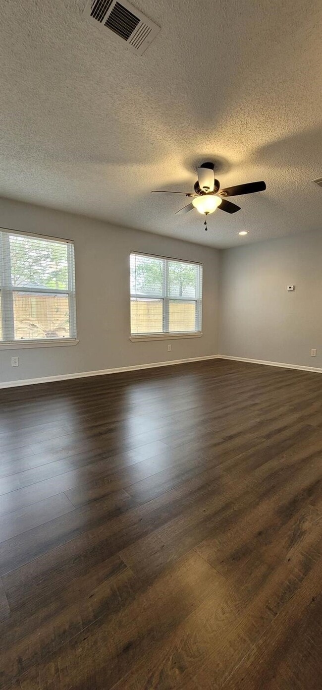 Building Photo - 9614 Charter Ridge Dr