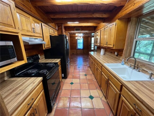Building Photo - 1215 Agarita Dr