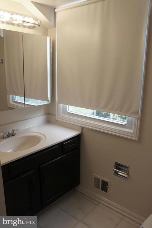 Building Photo - 6210 Cottonwood St