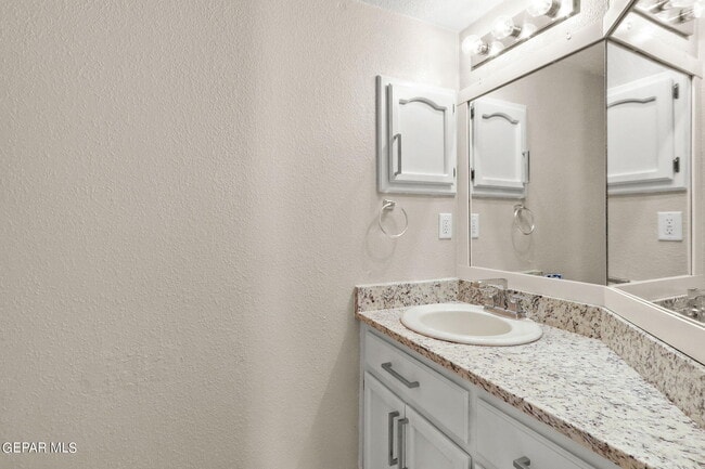 Building Photo - 6763 Dakota Ridge Dr